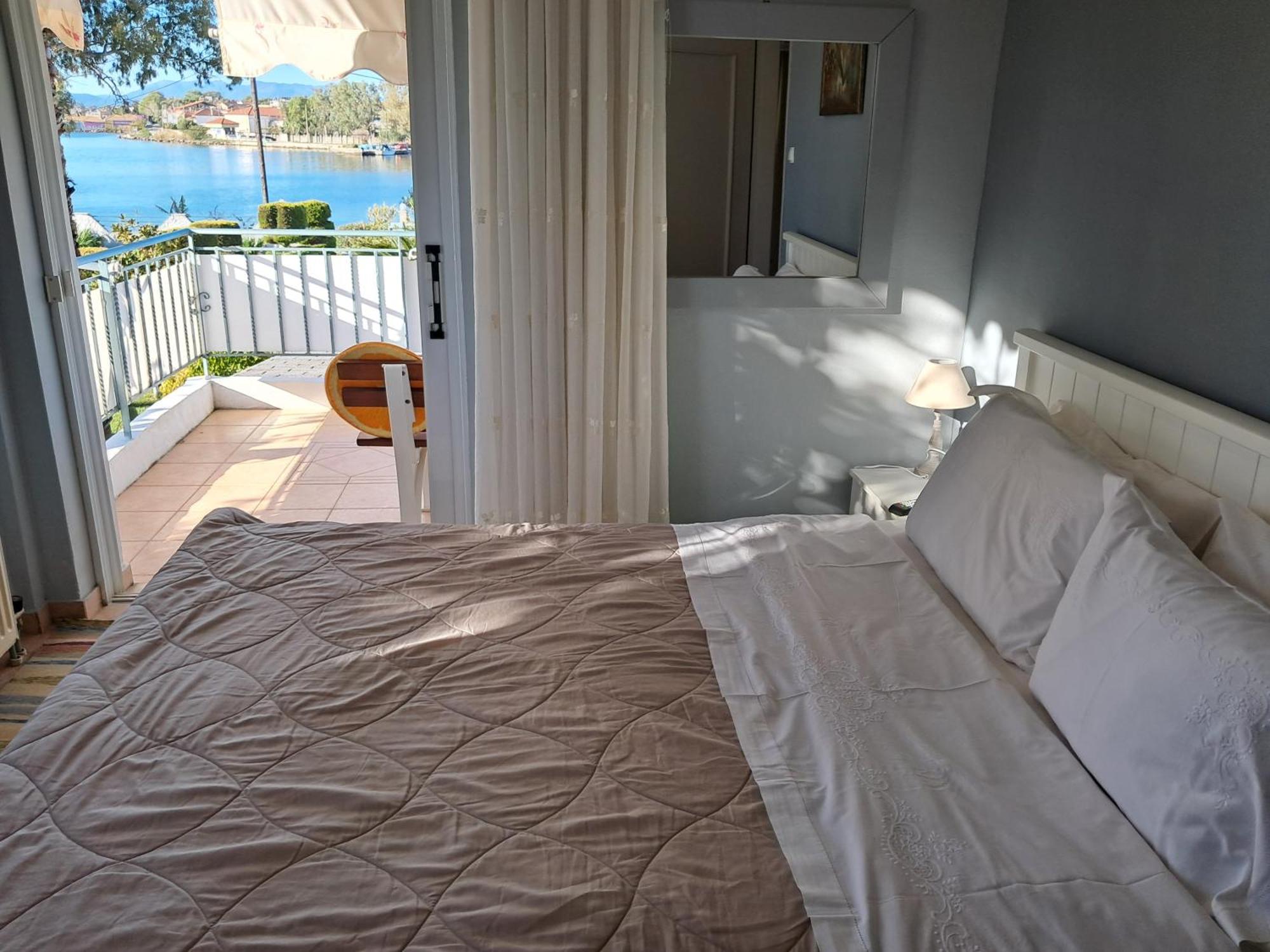 Top Floor On Villa, 3' From Center, By The Sea! Host Is Efi Kwsta Preveza Eksteriør bilde
