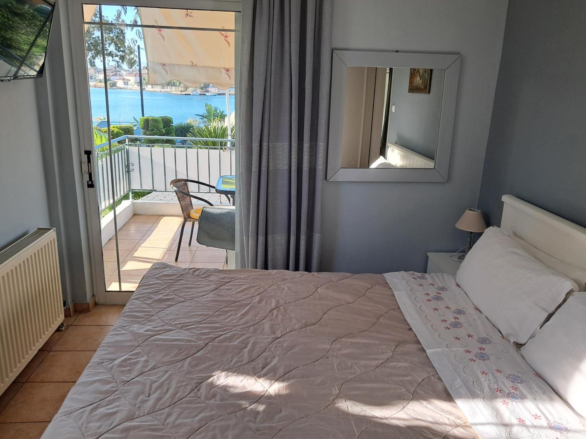 Top Floor On Villa, 3' From Center, By The Sea! Host Is Efi Kwsta Preveza Eksteriør bilde
